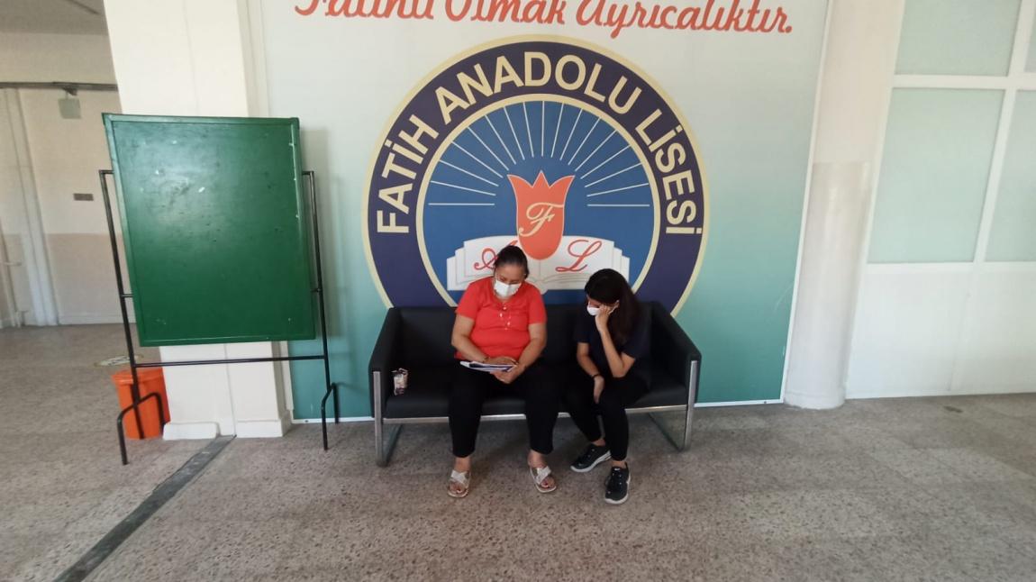 Fatih Anadolu Lisesi öğrencileri başarı odaklı çalışıyor.